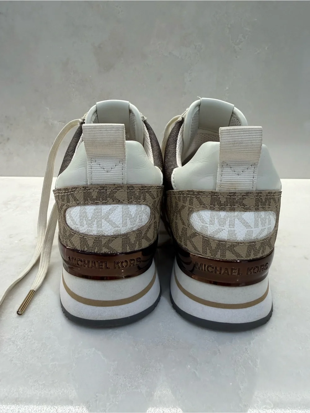 Michael Kors Women’s Wilma Trainer Sneakers Shoes Logo-Print Platform Size 7